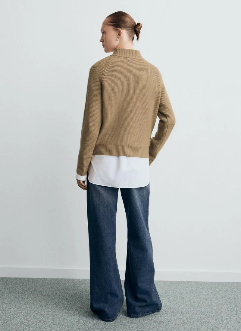 مانجو كنزة بياقة بيركنز وخطوط متباينة